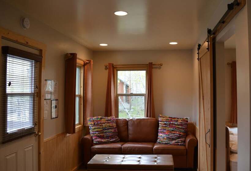 小室, Convict Lake Resort