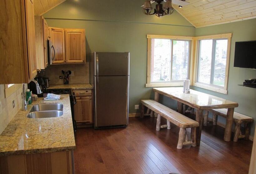 小室, Convict Lake Resort