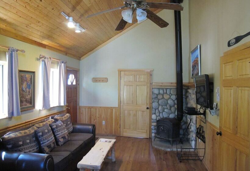 小室, Convict Lake Resort