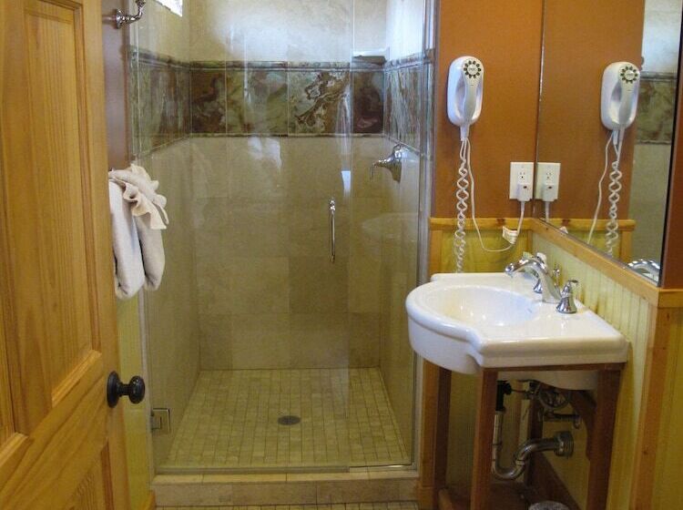 小室, Convict Lake Resort