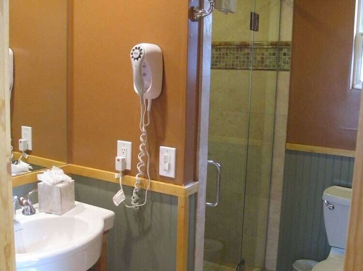 小室, Convict Lake Resort