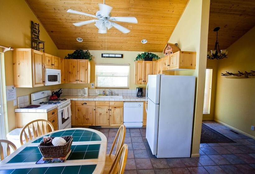 小室, Convict Lake Resort