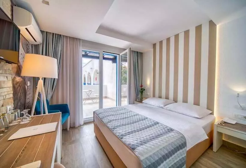 Quarto standart com varanda, Aleksandar