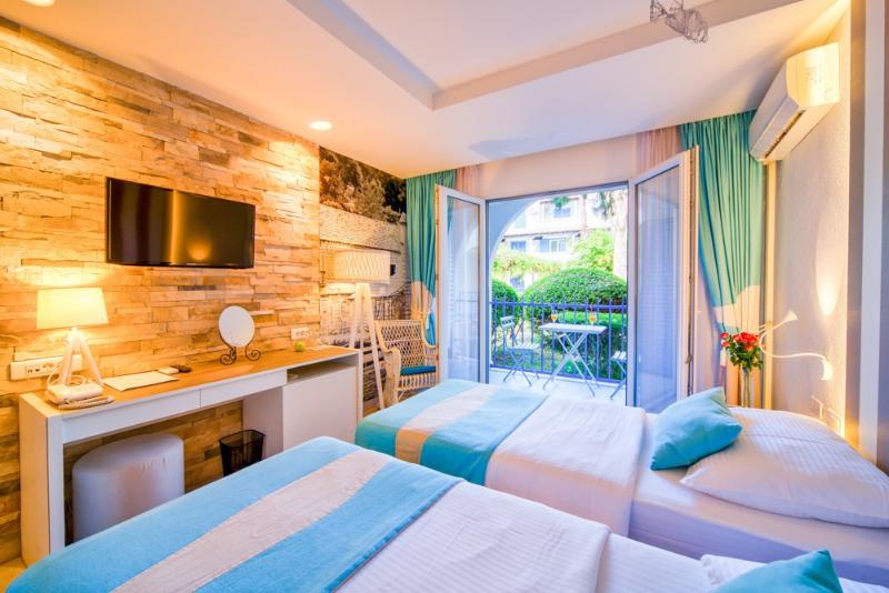 اتاق استاندارد با بالکن, Aleksandar