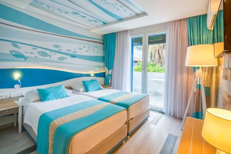 Quarto standart com varanda, Aleksandar