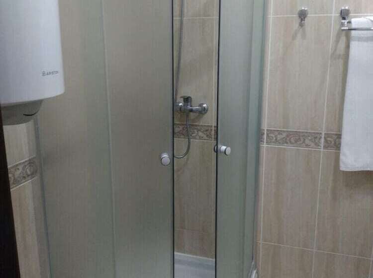 Habitació Triple Estàndard, Arien Plaza