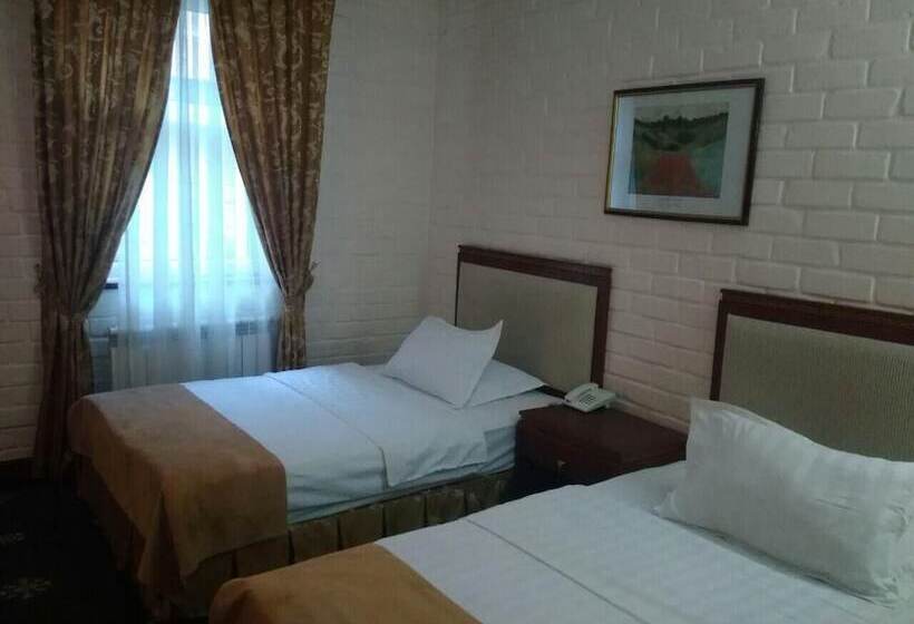 Habitació Triple Estàndard, Arien Plaza