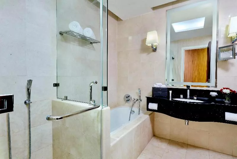 اتاق لوکس با تخت بزرگ, Best Plaza West Bay
