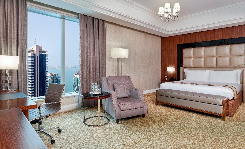 سوییت جونیور, Best Plaza West Bay