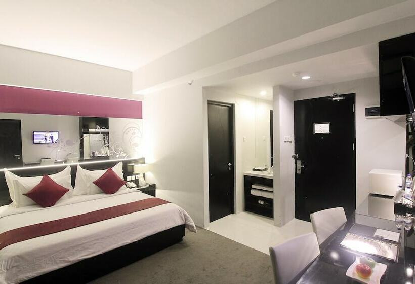 デラックスルーム, Grand Darmo Suite By Amithya