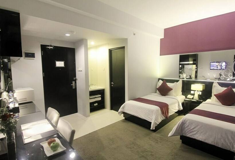 デラックスルーム, Grand Darmo Suite By Amithya