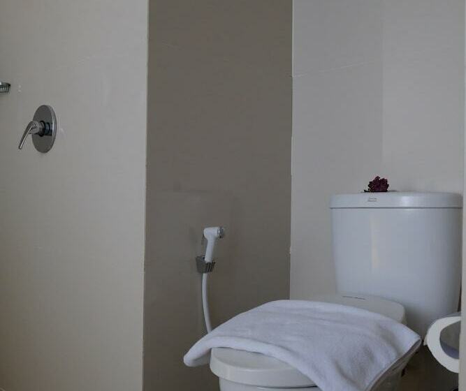 デラックスルーム, Grand Darmo Suite By Amithya