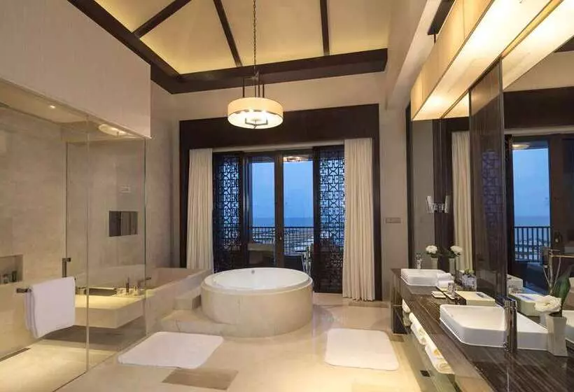 سوئیت رویال, Hilton Dead Sea Resort & Spa