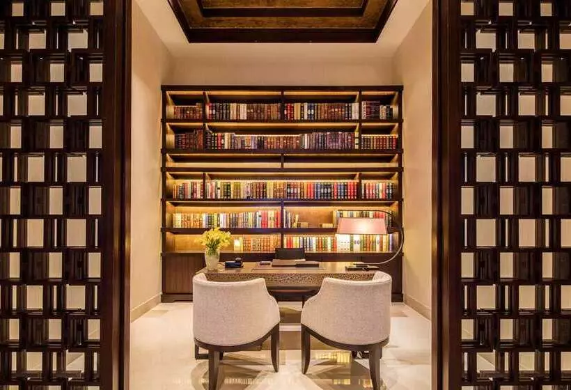 سوئیت رویال, Hilton Dead Sea Resort & Spa
