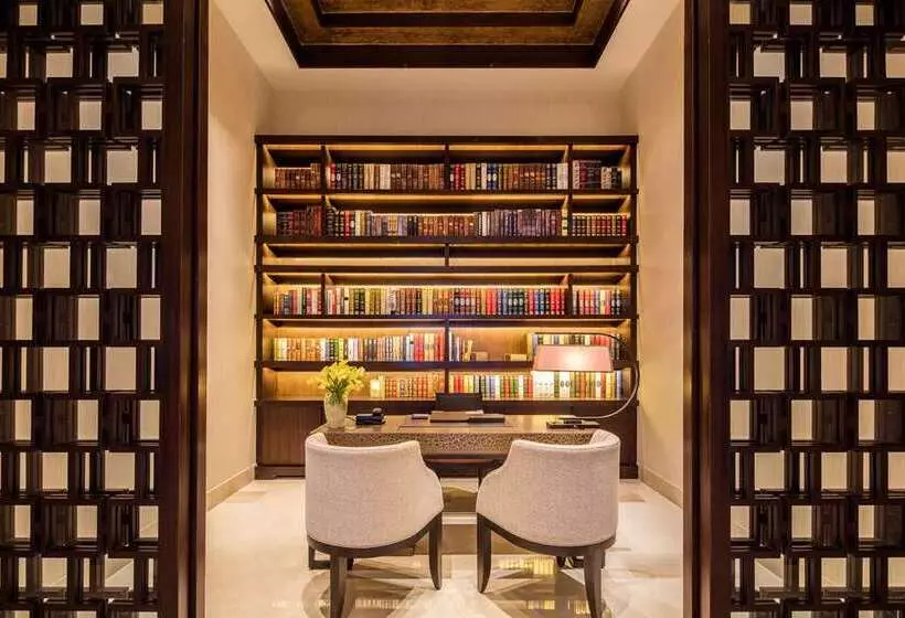 سوئیت رویال, Hilton Dead Sea Resort & Spa