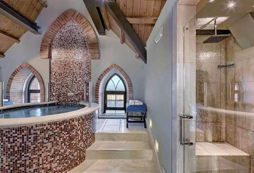 سوئیت رویال, Hilton Dead Sea Resort & Spa