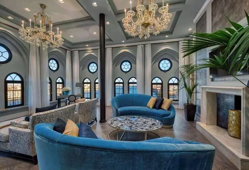 سوئیت رویال, Hilton Dead Sea Resort & Spa