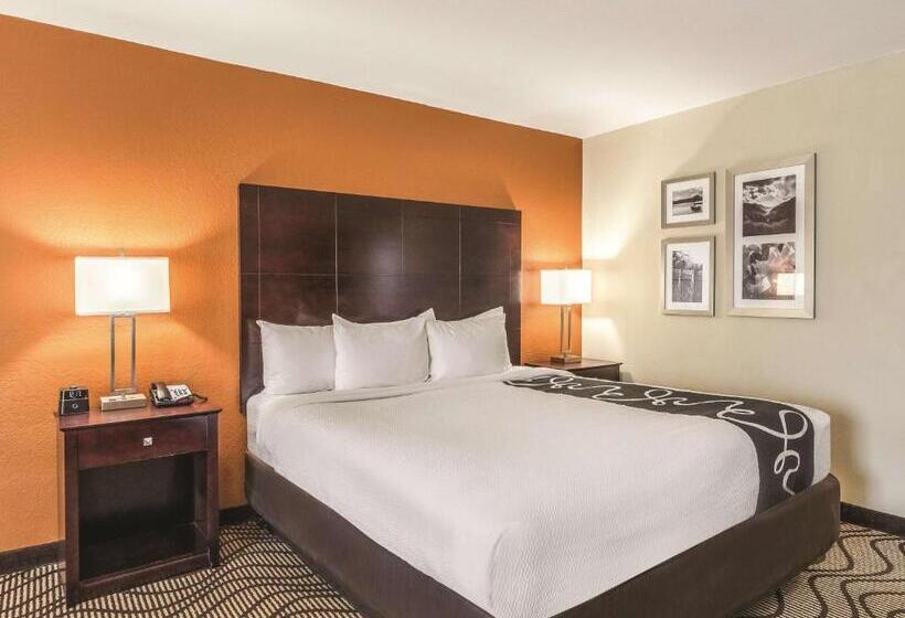 带大床的标准间, La Quinta By Wyndham Knoxville Central Papermill