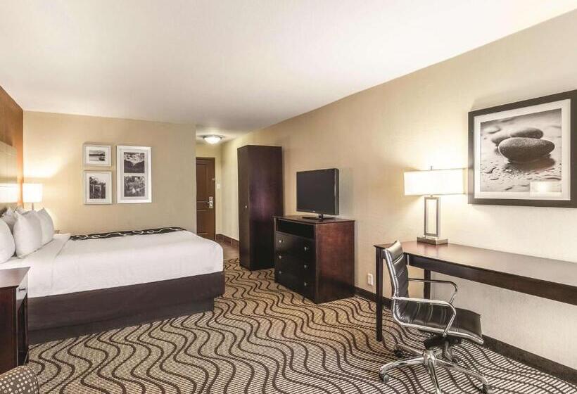 带大床的标准间, La Quinta By Wyndham Knoxville Central Papermill