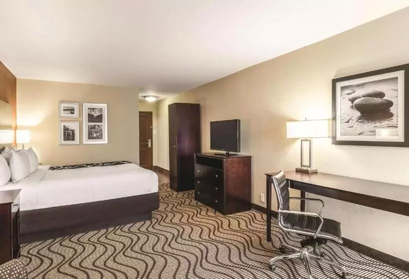 キングサイズベッドのスタンダードルーム, La Quinta By Wyndham Knoxville Central Papermill