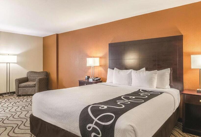 带大床的标准间, La Quinta By Wyndham Knoxville Central Papermill