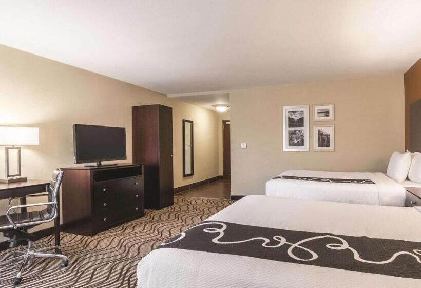 适合残疾人使用的标准间, La Quinta By Wyndham Knoxville Central Papermill