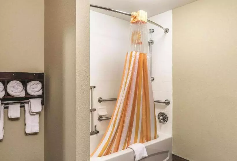 身障者適用スタンダードルーム, La Quinta By Wyndham Knoxville Central Papermill