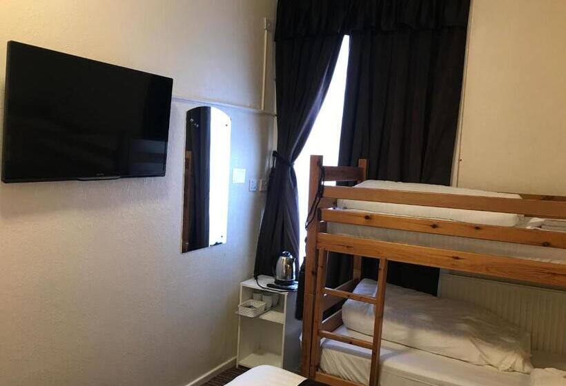 4인용 스탠다드 룸, The Feathers