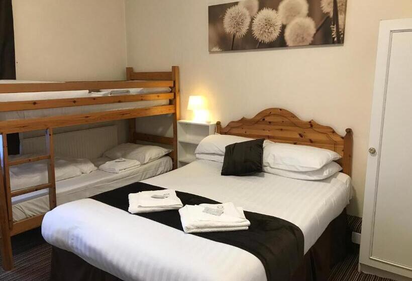 4인용 스탠다드 룸, The Feathers