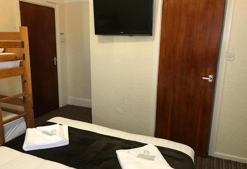 4인용 스탠다드 룸, The Feathers