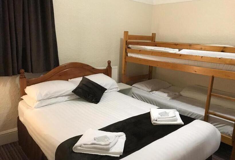 4인용 스탠다드 룸, The Feathers