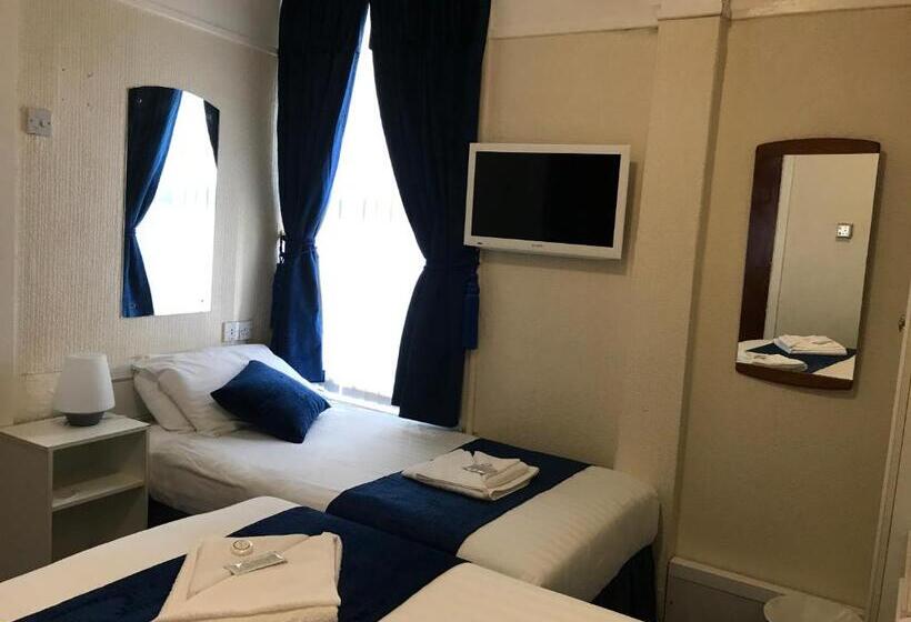 스탠다드 트리플 룸, The Feathers