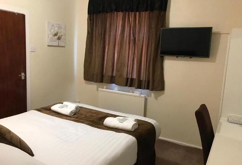 디럭스 룸, The Feathers