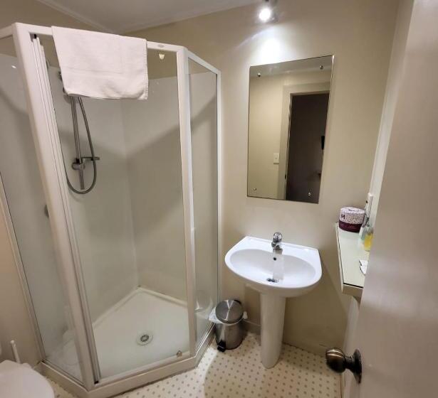 スタンダードルーム, The Shakespeare