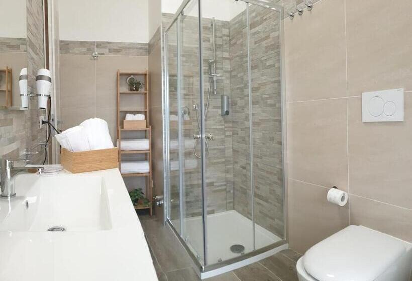 اتاق سهنفرۀ استاندارد با سرویس بهداشتی بیرون از اتاق, B&b Dei Cardinali