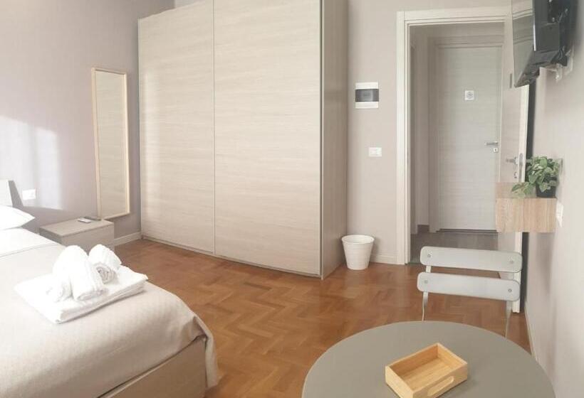 اتاق سهنفرۀ استاندارد با سرویس بهداشتی بیرون از اتاق, B&b Dei Cardinali