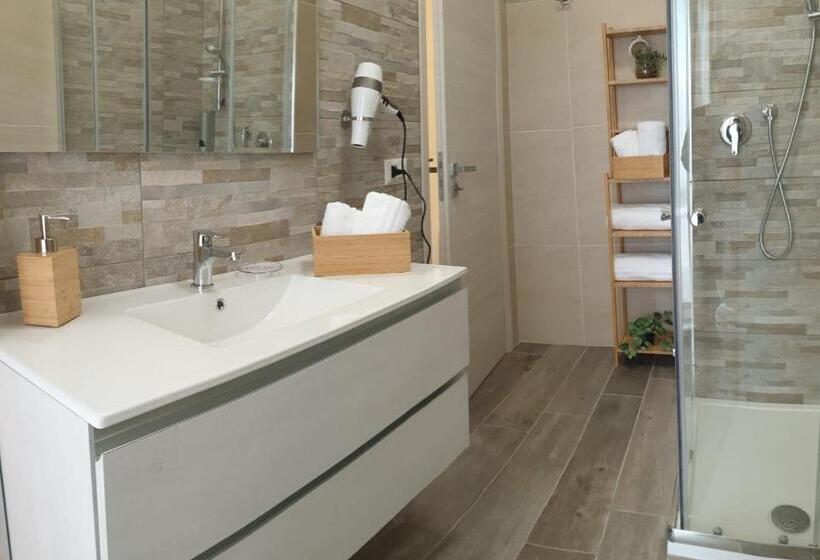 اتاق سهنفرۀ استاندارد با سرویس بهداشتی بیرون از اتاق, B&b Dei Cardinali