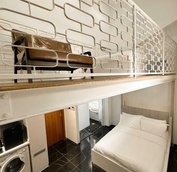 استودیوی استاندارد, D Nova Hotel Bugis