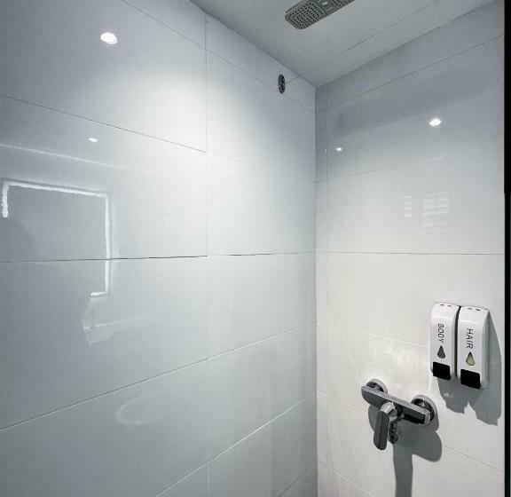 استودیو استاندارد با بالکن, D Nova Hotel Bugis