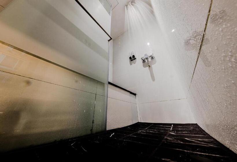 استودیوی استاندارد, D Nova Hotel Bugis