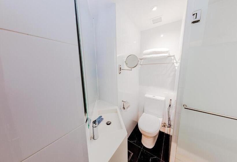 استودیوی استاندارد, D Nova Hotel Bugis