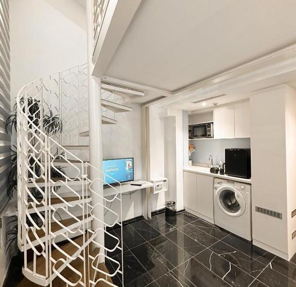 استودیوی استاندارد, D Nova Hotel Bugis