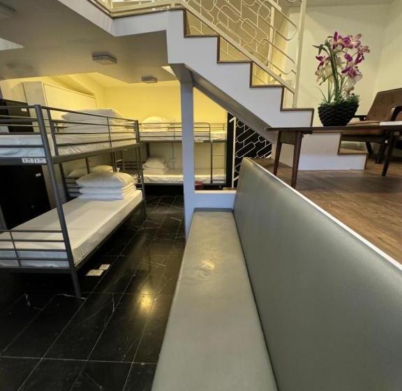 تختخواب در اتاق مشترک, D Nova Hotel Bugis