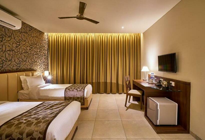 Номер Deluxe, Shlok  Pure Veg , Kolhapur