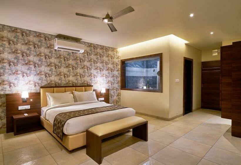 غرفة ديلوكس, Shlok  Pure Veg , Kolhapur