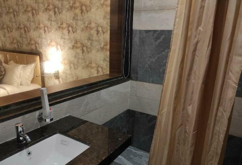 חדר סטנדרט, Shlok  Pure Veg , Kolhapur