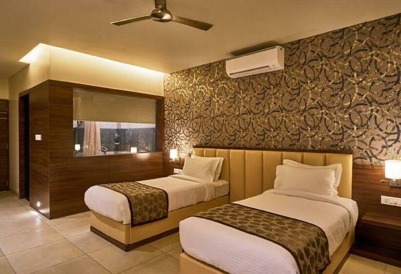 חדר סטנדרט, Shlok  Pure Veg , Kolhapur