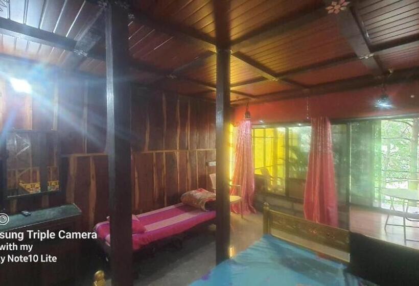 行政三人间, Amruta Homestays
