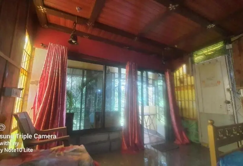 エクゼクティブトリプル, Amruta Homestays
