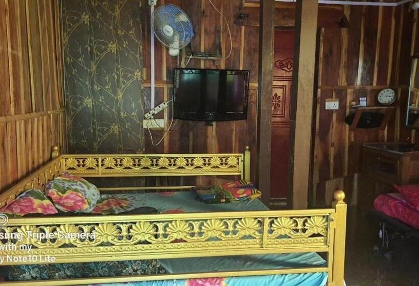 行政三人间, Amruta Homestays